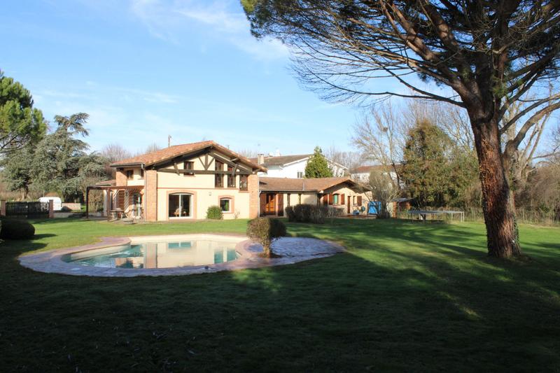 Maison traditionnelle - 211 m² - 8 pièces