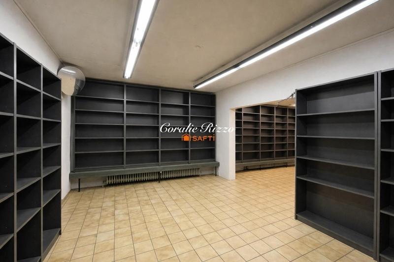 Local commercial - 170 m² - 7 pièces