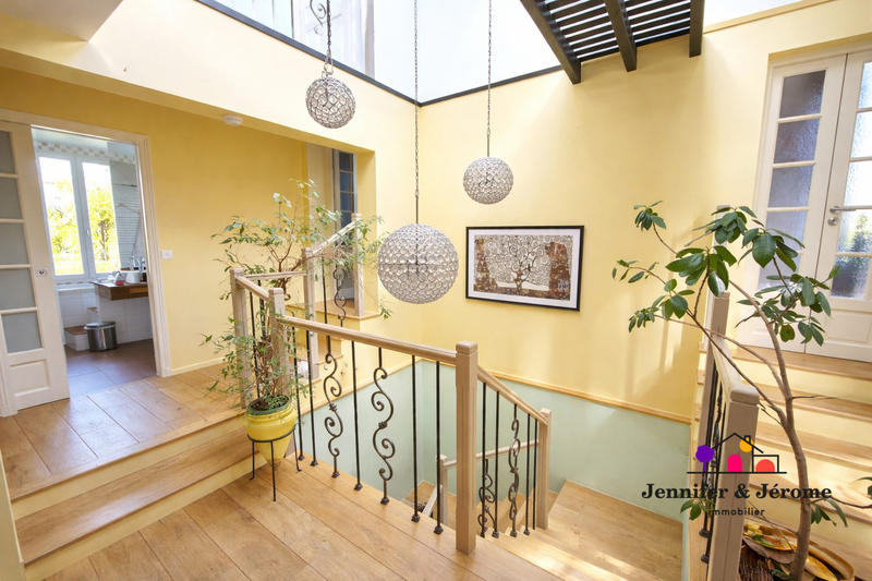 Maison - 267 m² - 9 pièces