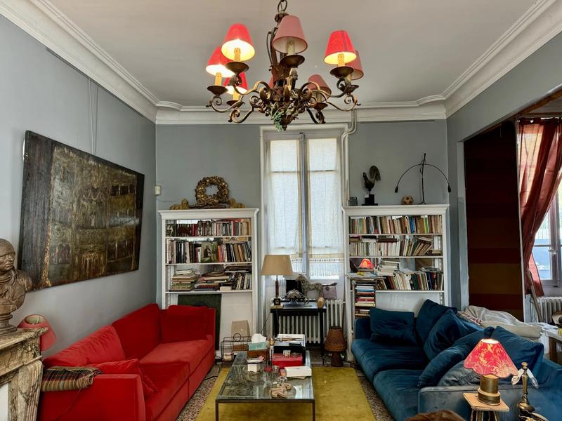 Maison - 325 m² - 13 pièces