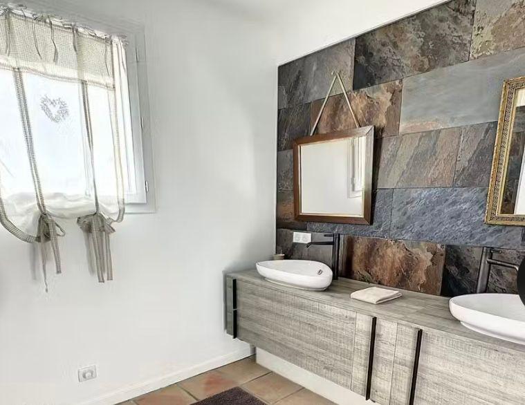 Propriété - 320 m² - 13 pièces