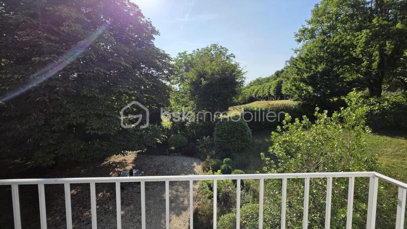 Maison - 230 m² - 9 pièces