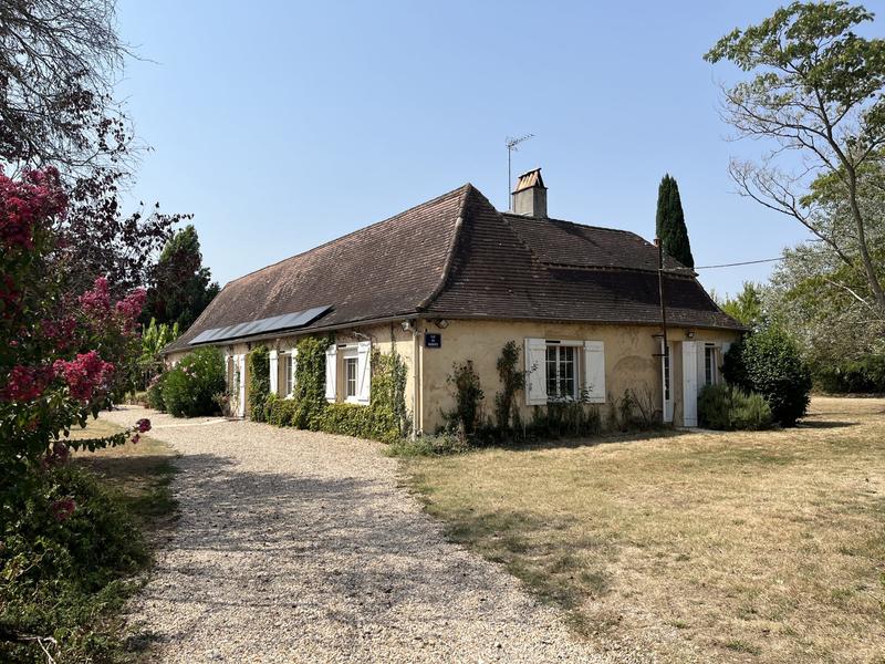 Maison traditionnelle - 264 m² - 10 pièces