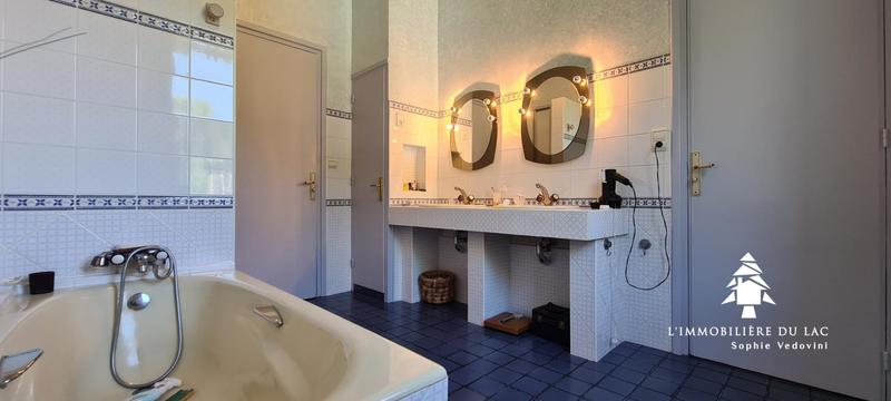 Maison - 299 m² - 14 pièces