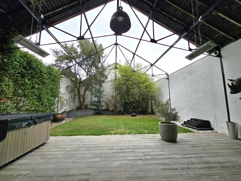 Maison - 204 m² - 6 pièces