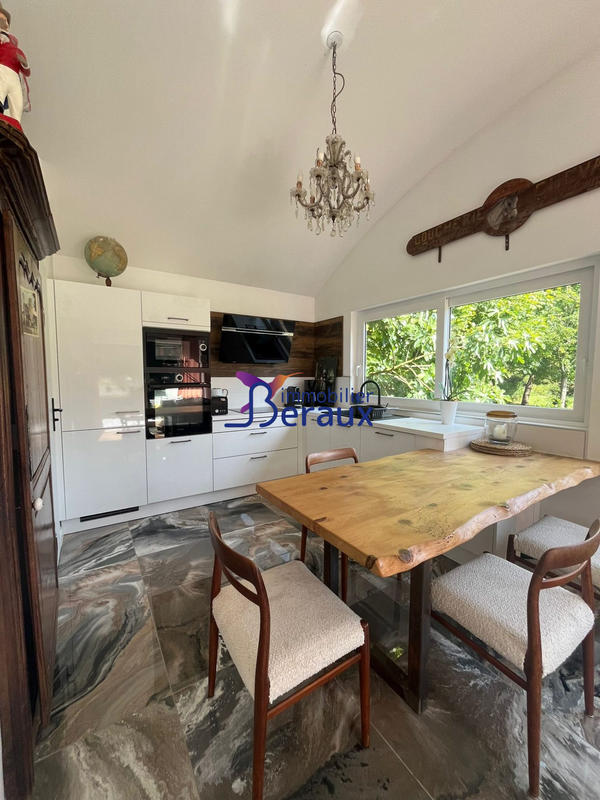 Maison - 327 m² - 10 pièces