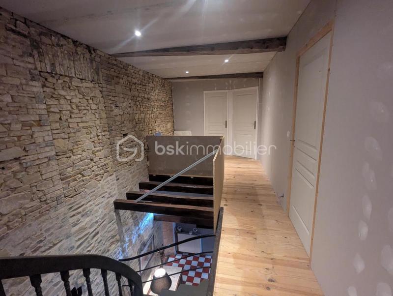 Maison - 202 m² - 7 pièces