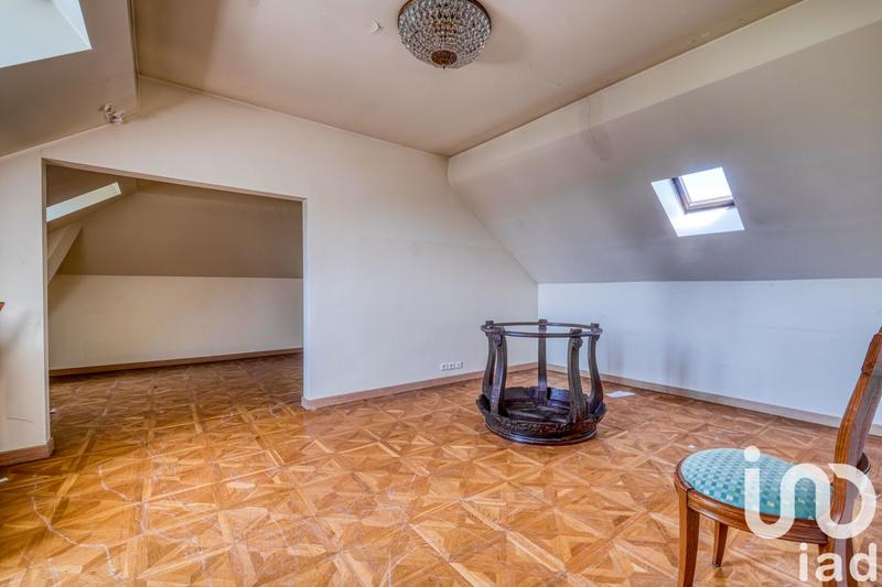 Maison - 240 m² - 8 pièces