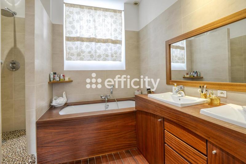 Appartement - 231 m² - 5 pièces