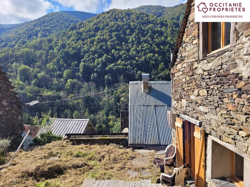 Maison - 90 m² - 5 pièces