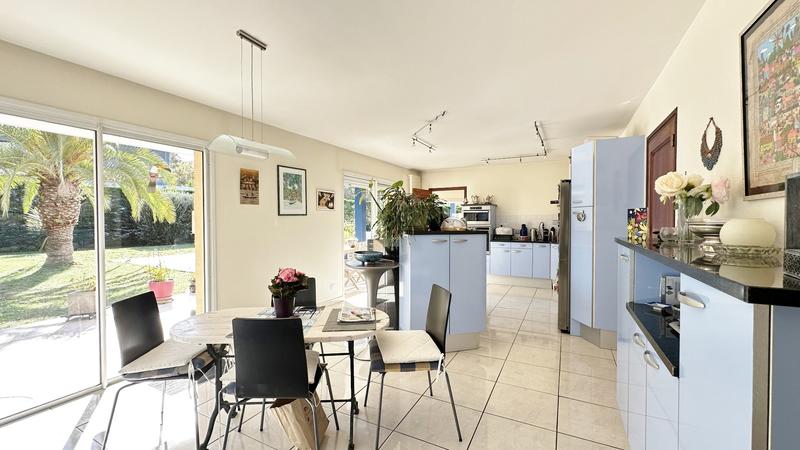 Maison contemporaine - 220 m² - 9 pièces