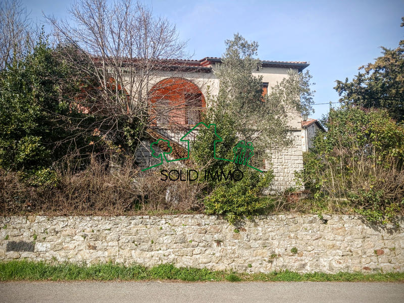 Maison - 185 m² - 9 pièces