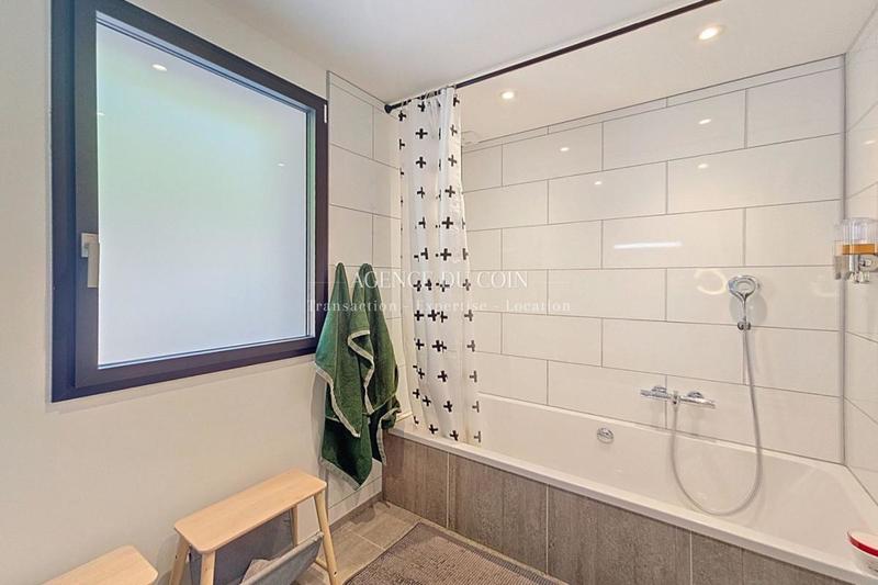 Maison - 215 m² - 6 pièces