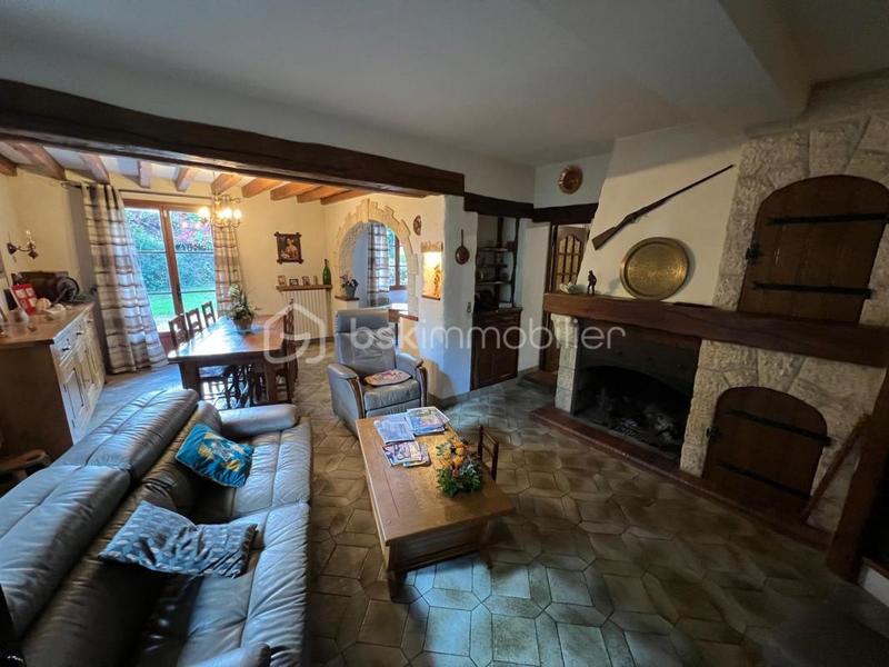 Maison - 250 m² - 10 pièces