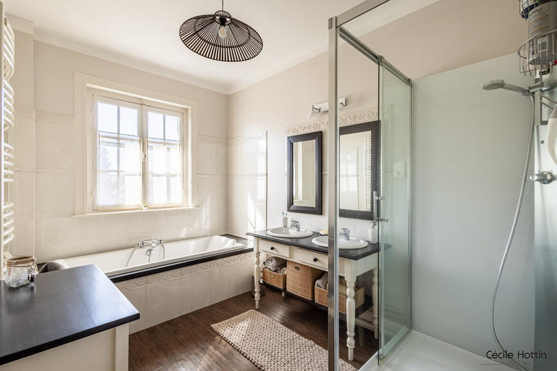 Maison ancienne - 260 m² - 8 pièces