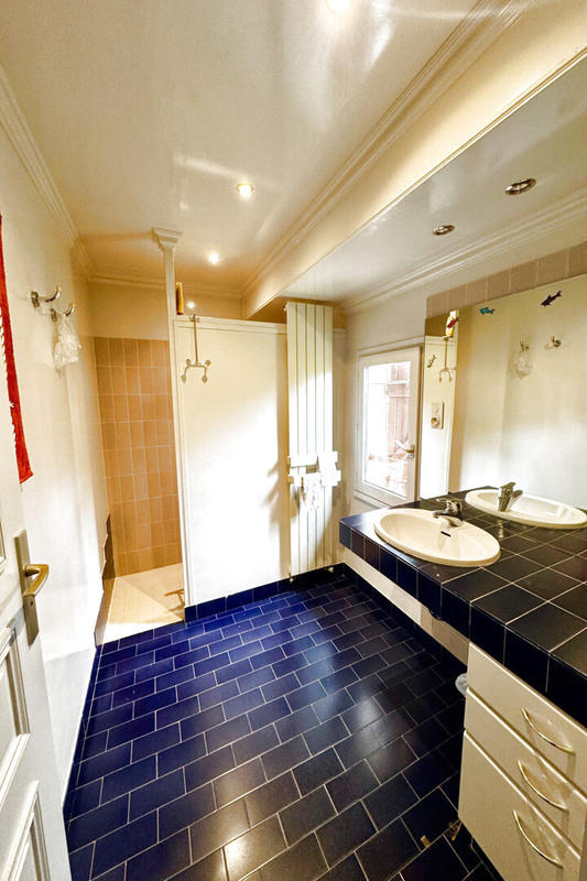 Maison - 184 m² - 6 pièces