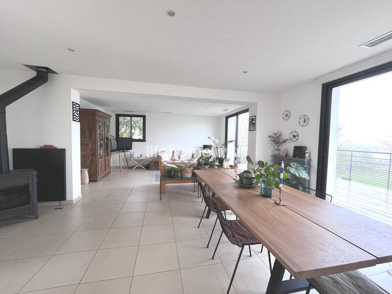 Maison traditionnelle - 200 m² - 8 pièces