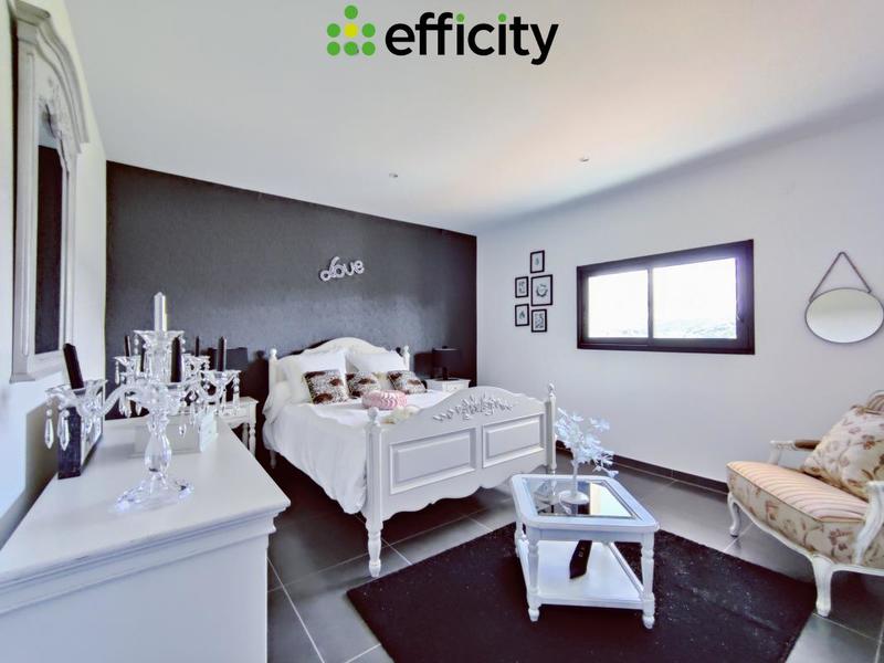 Maison - 215 m² - 6 pièces