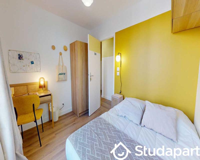 Chambre - 70 m² - 1 pièce