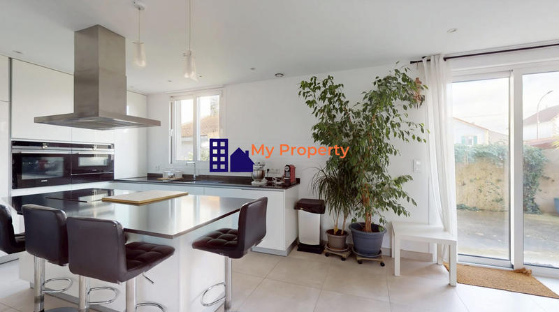 Maison - 152 m² - 7 pièces