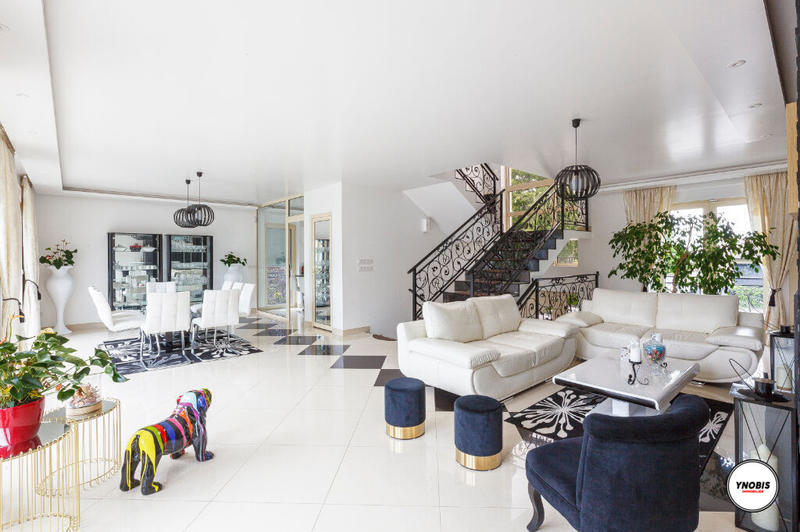 Maison - 190 m² - 8 pièces