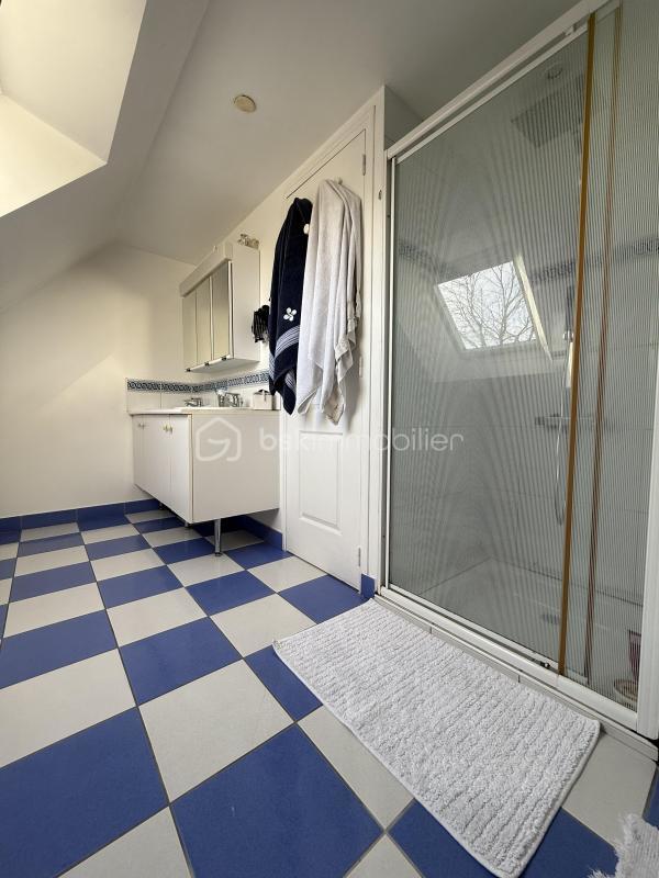 Maison - 215 m² - 7 pièces