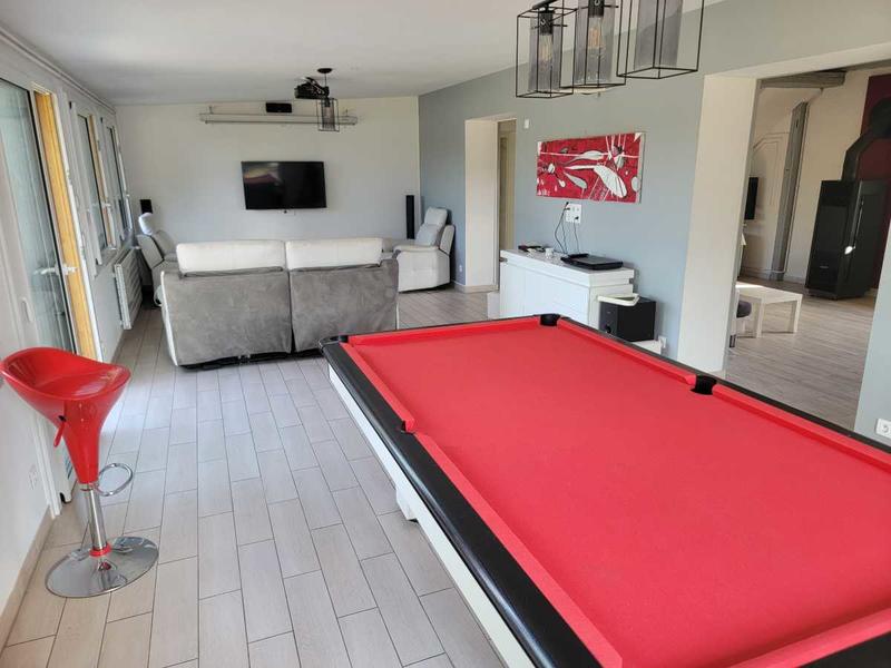 Maison traditionnelle - 196 m² - 8 pièces