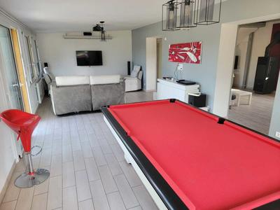 Maison traditionnelle - 196 m² - 8 pièces