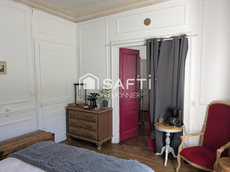 Maison - 330 m² - 12 pièces