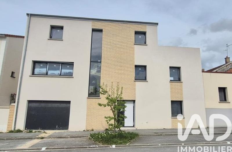 Maison - 227 m² - 7 pièces