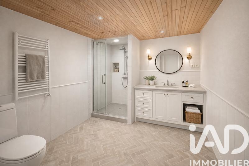 Maison - 220 m² - 5 pièces