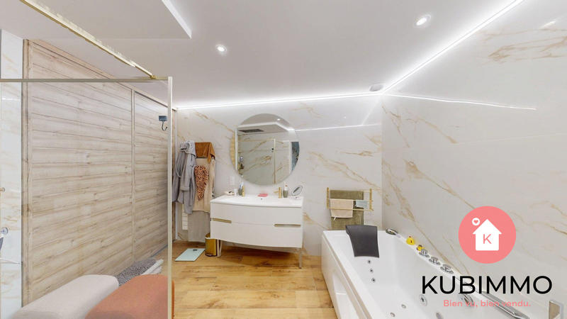 Maison - 207 m² - 6 pièces