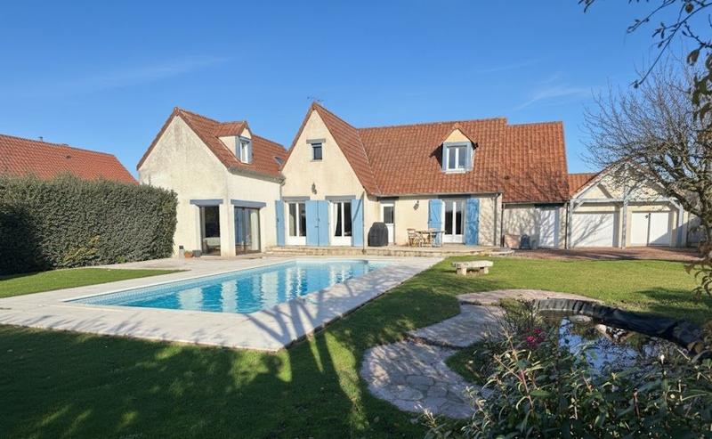 Maison - 210 m² - 7 pièces