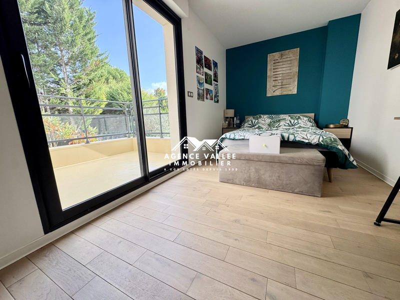 Maison - 280 m² - 8 pièces