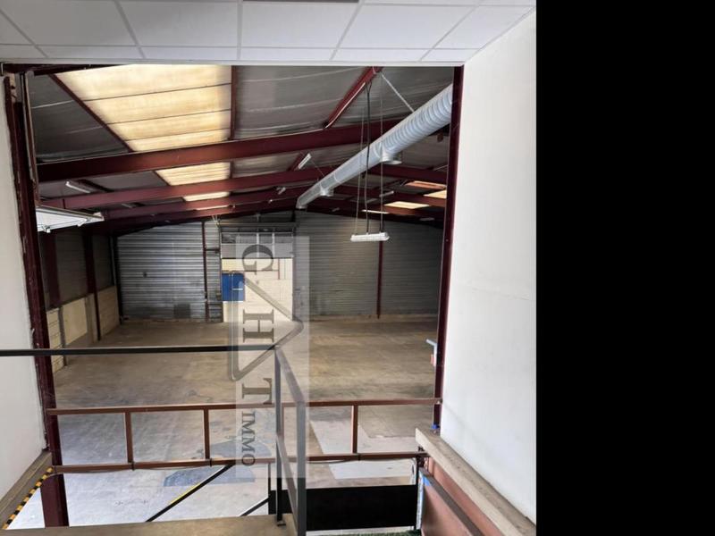 Entrepôt - 1 100 m²