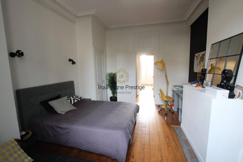 Appartement - 177 m² - 6 pièces