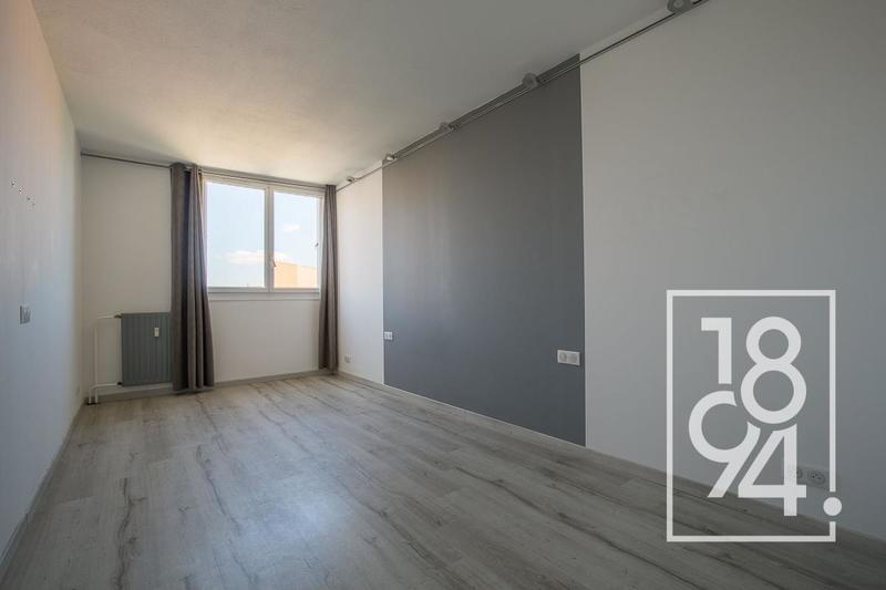 Appartement - 100 m² - 5 pièces