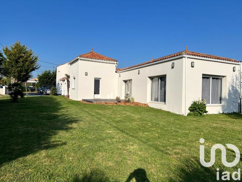 Maison - 236 m² - 9 pièces