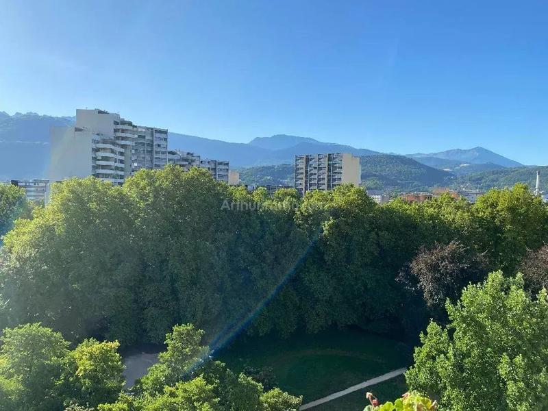 Appartement - 93 m² - 4 pièces