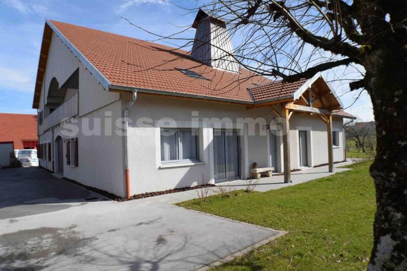 Maison - 275 m² - 9 pièces