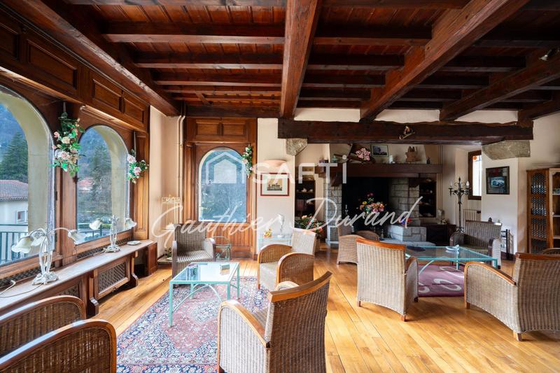 Maison - 421 m² - 14 pièces