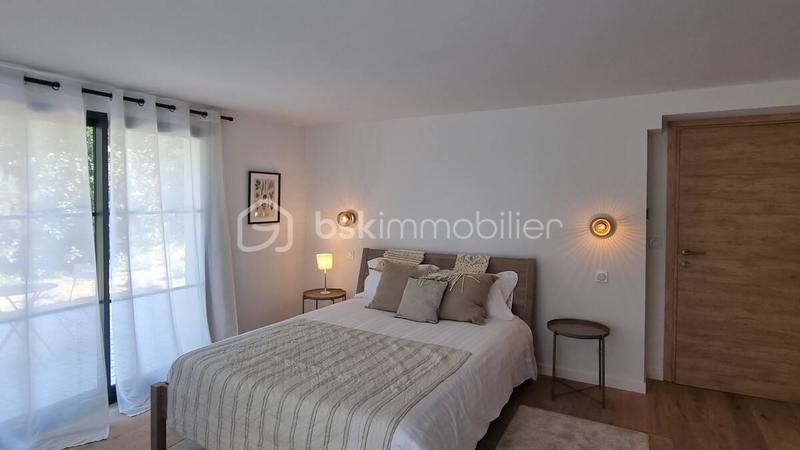 Villa - 300 m² - 7 pièces