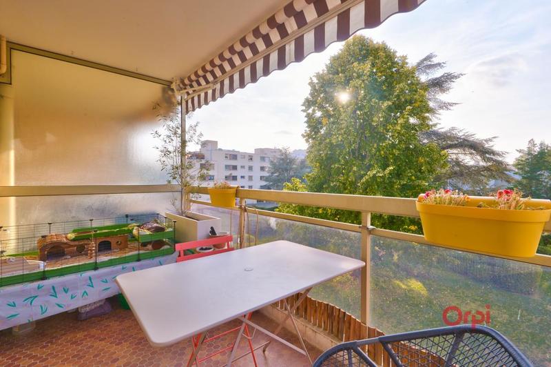 Appartement - 93 m² - 4 pièces