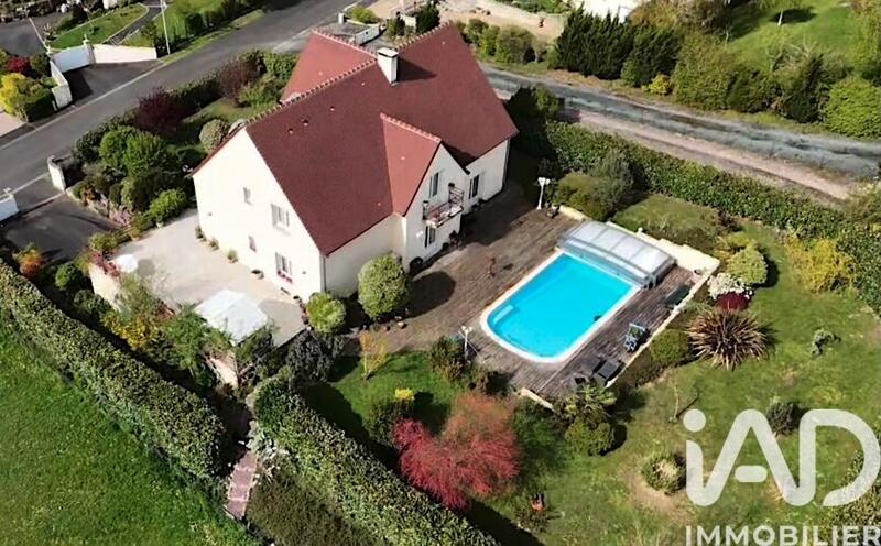 Maison - 275 m² - 9 pièces