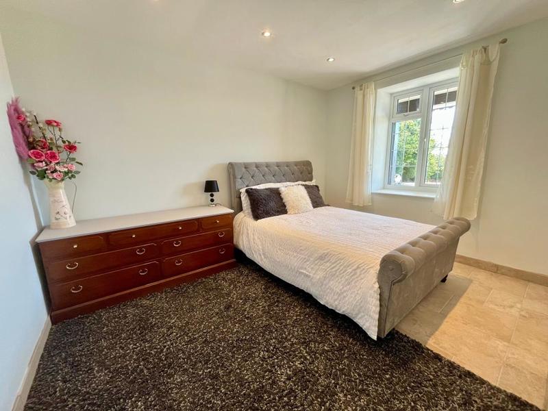 Maison - 284 m² - 8 pièces