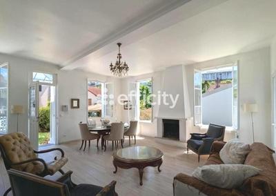 Maison - 151 m² - 6 pièces