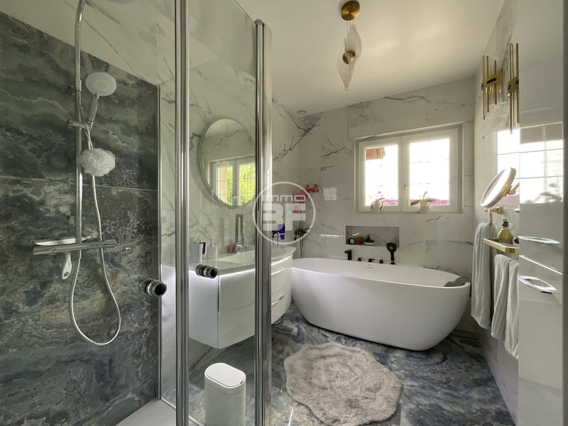 Maison - 195 m² - 7 pièces