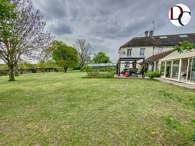 Maison - 465 m² - 13 pièces