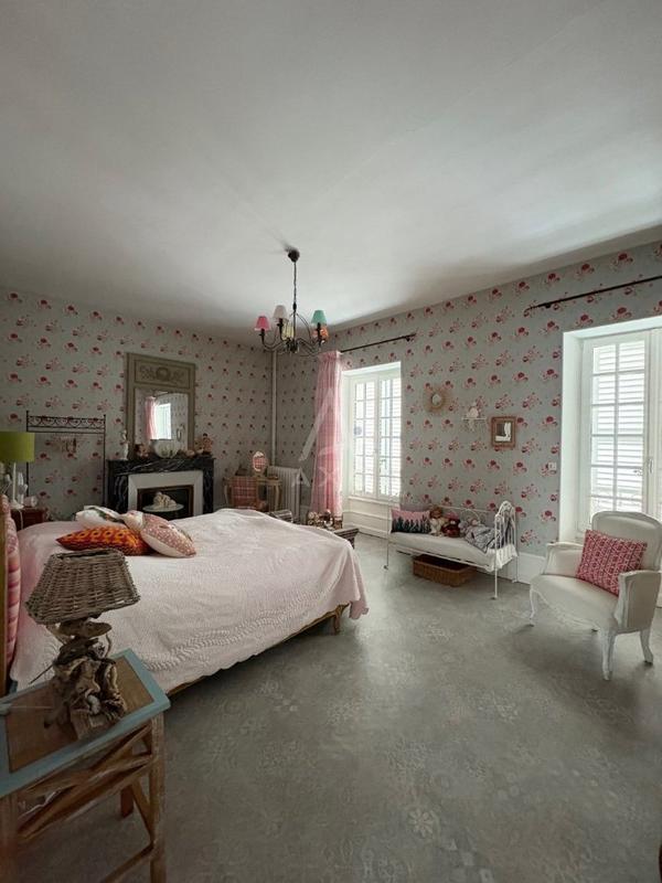 Maison - 263 m² - 10 pièces