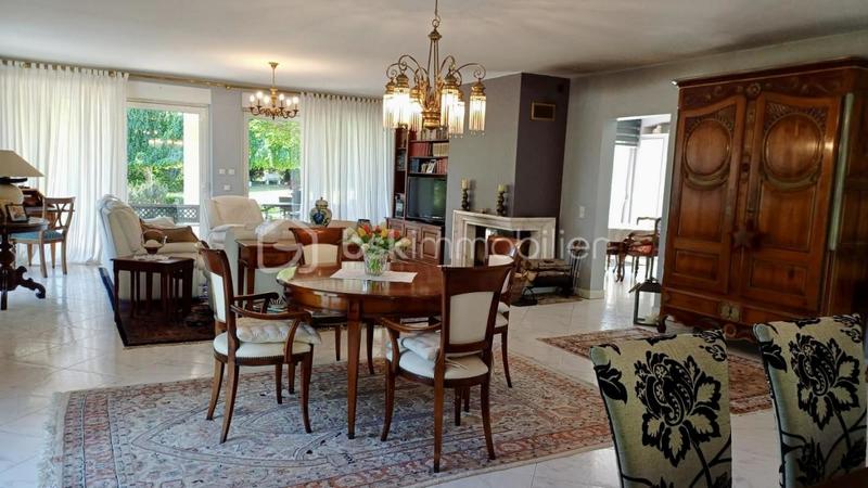 Propriété - 353 m² - 10 pièces